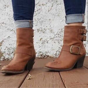 🌼Lucky Brand Tan Heeled Boots